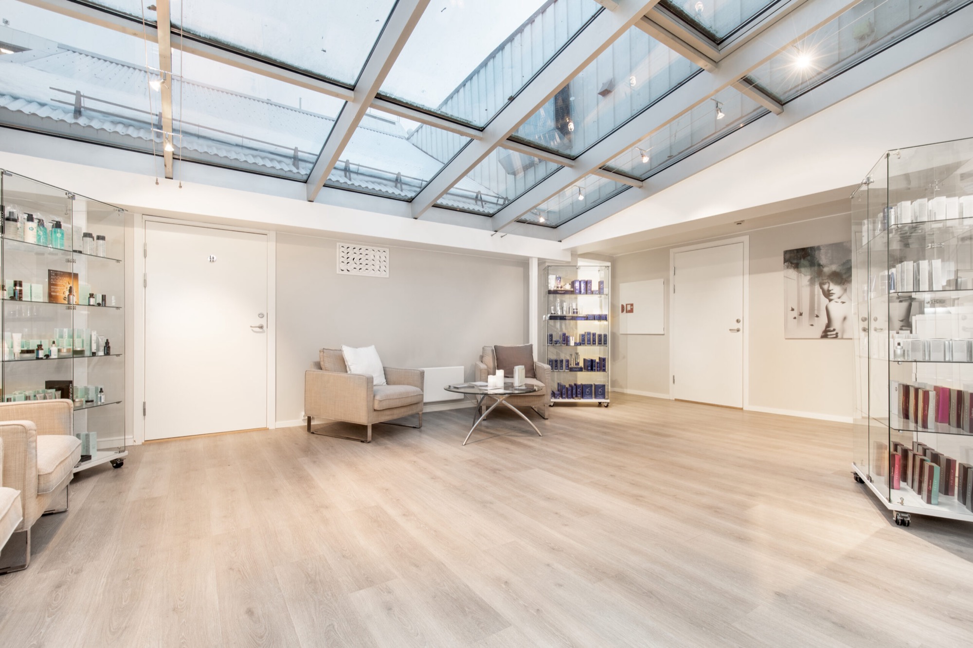 The Skin Clinic — lys og luftig klinikk med glasstak